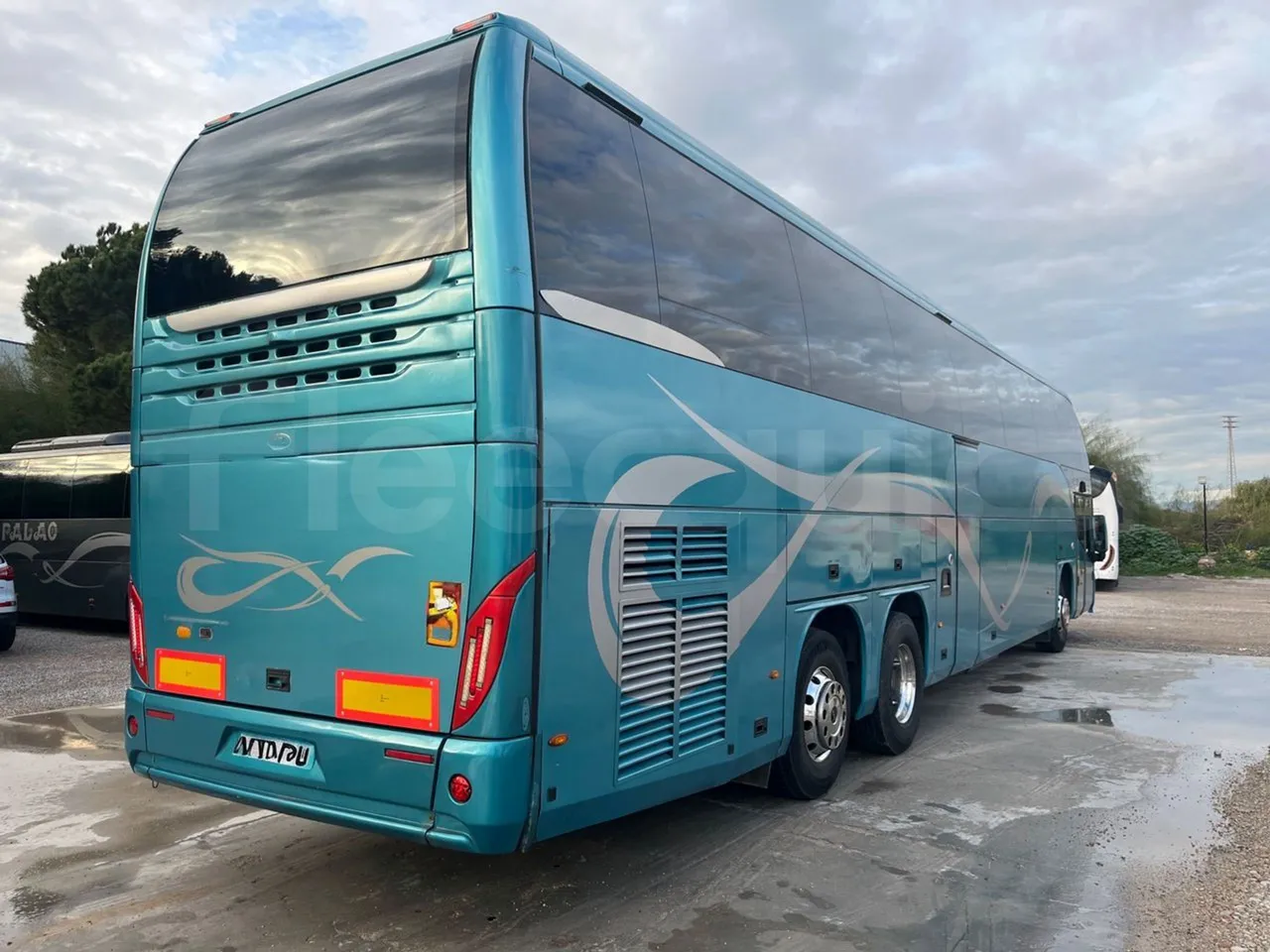 Beulas Man Glory B3RJ - Euro6 - 338kW - 14.600mt - 3/4 right rear doors closed