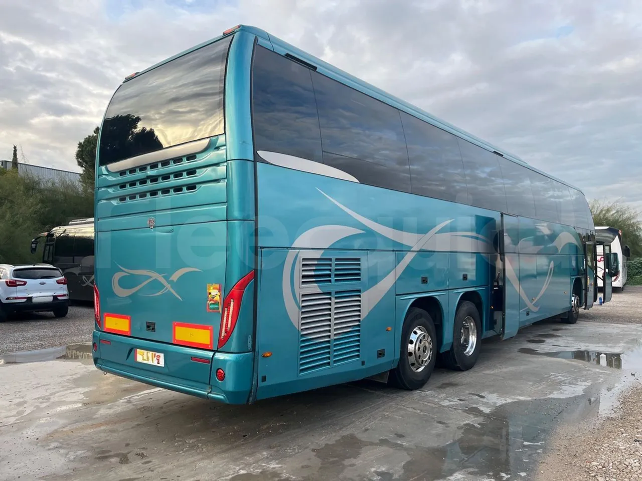 Beulas Man Glory B3RJ - Euro6 - 338kW - 14.600mt - 3/4 right rear doors open