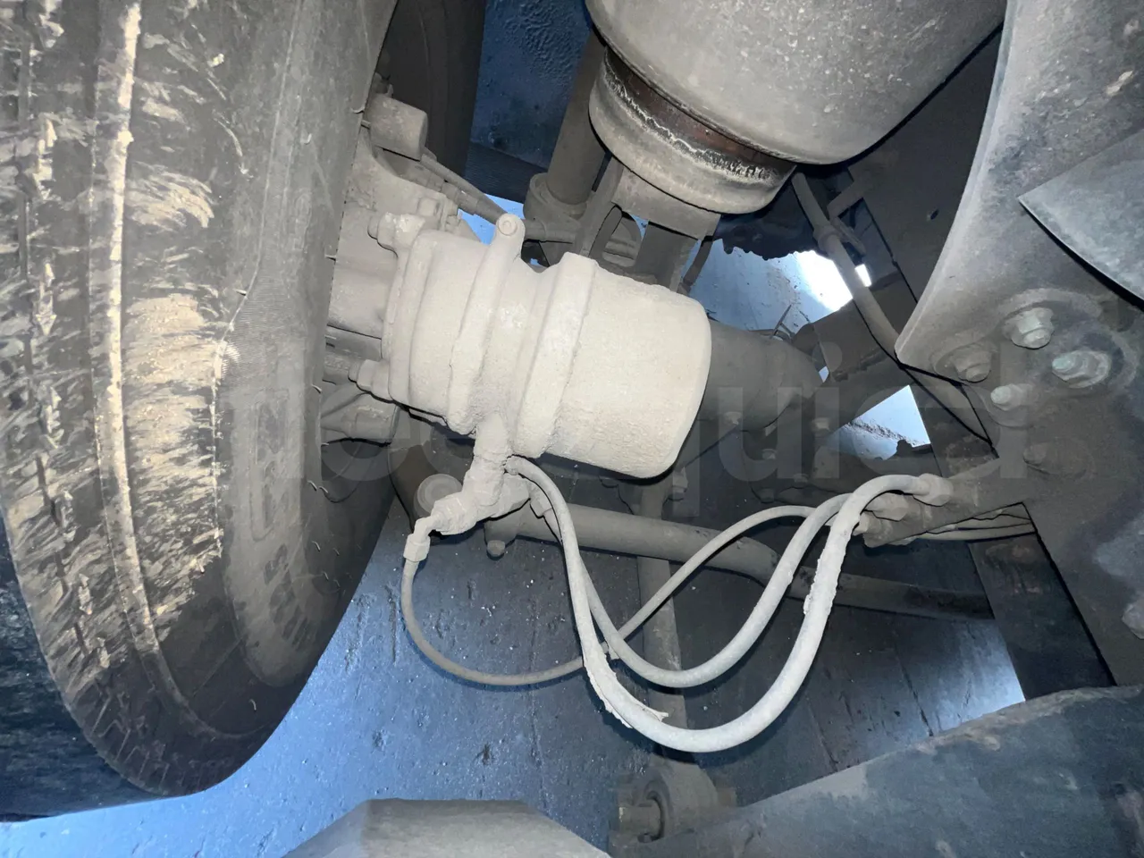 Beulas Man Glory B3RJ - Euro6 - 338kW - 14.600mt - axel 3 caliper brakes left