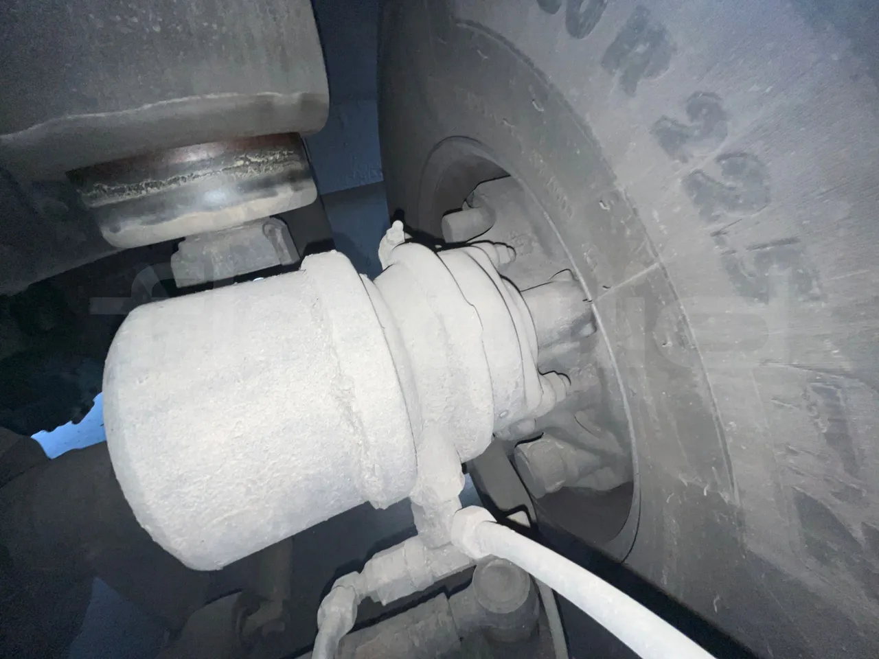 Beulas Man Glory B3RJ - Euro6 - 338kW - 14.600mt - axel 3 caliper brakes right