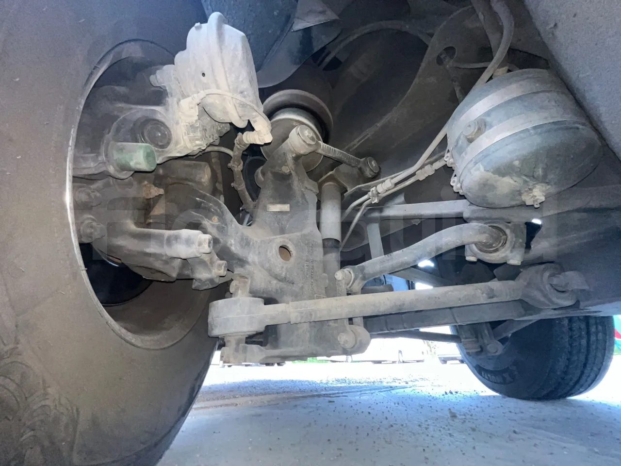 Beulas Man Glory B3RJ - Euro6 - 338kW - 14.600mt - front shock absorbers left