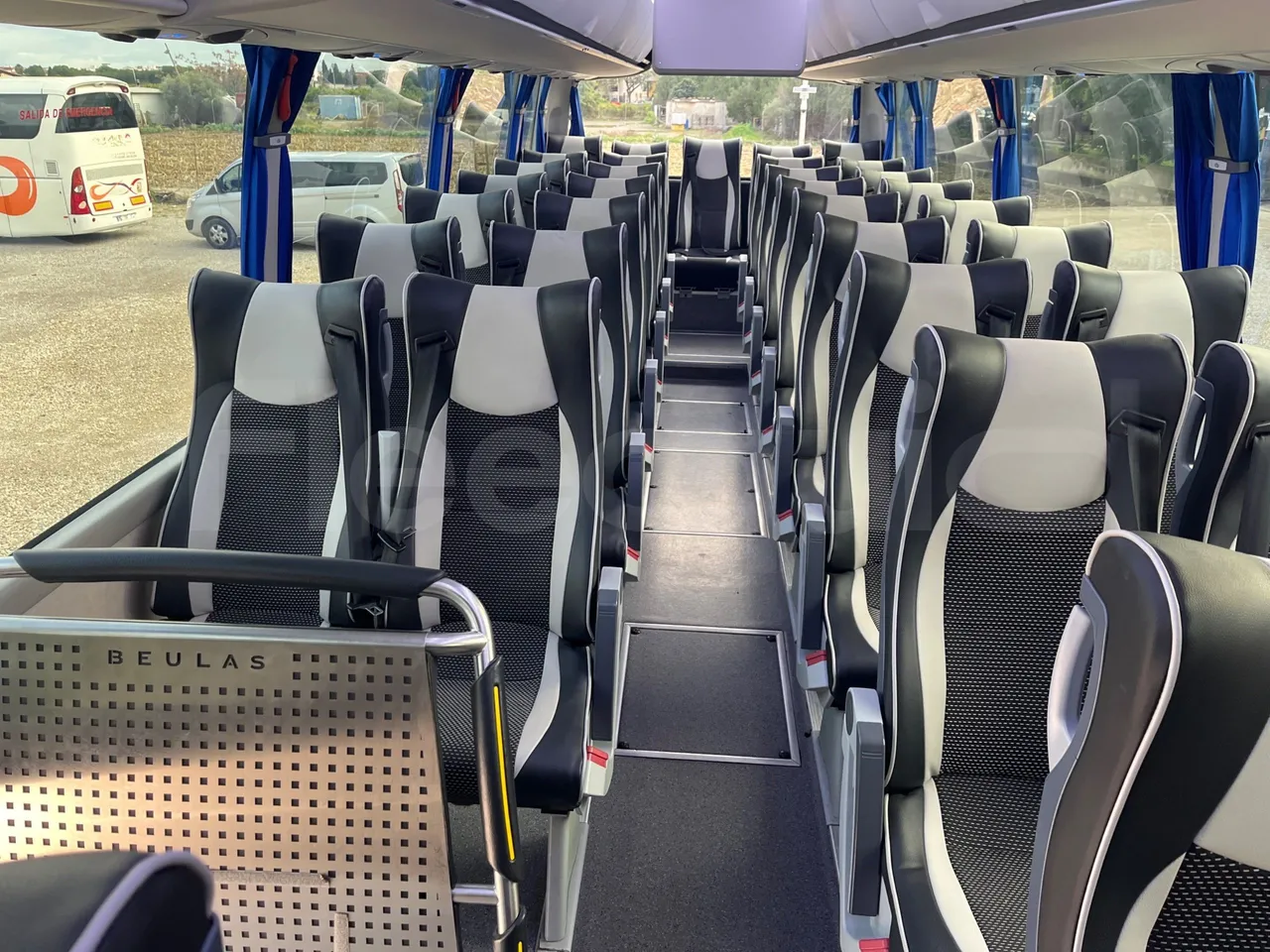 Beulas Man Glory B3RJ - Euro6 - 338kW - 14.600mt - reverse view middle aisle