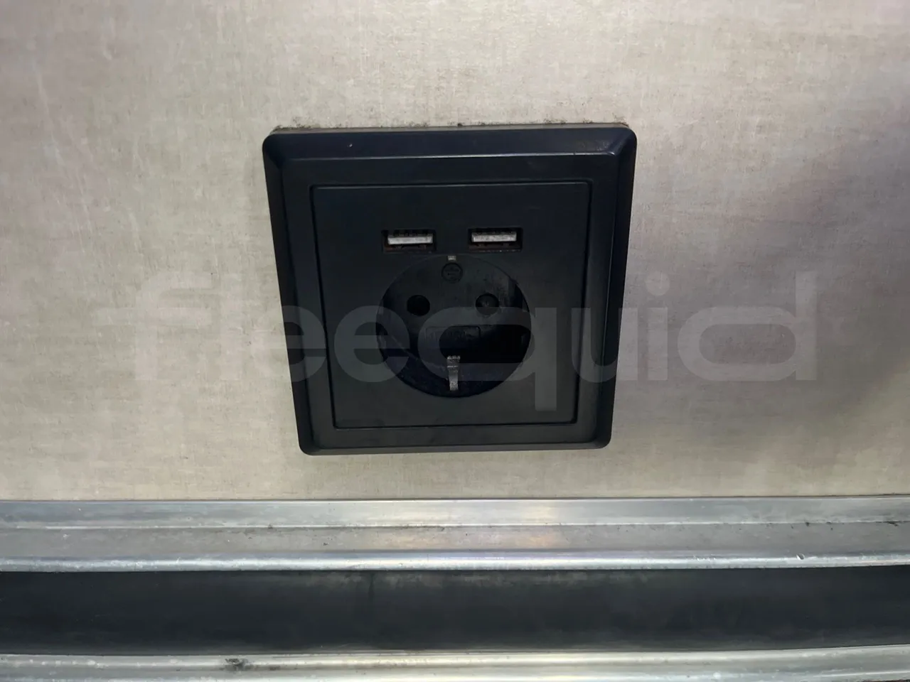 Beulas Man Glory B3RJ - Euro6 - 338kW - 14.600mt - power outlets detail
