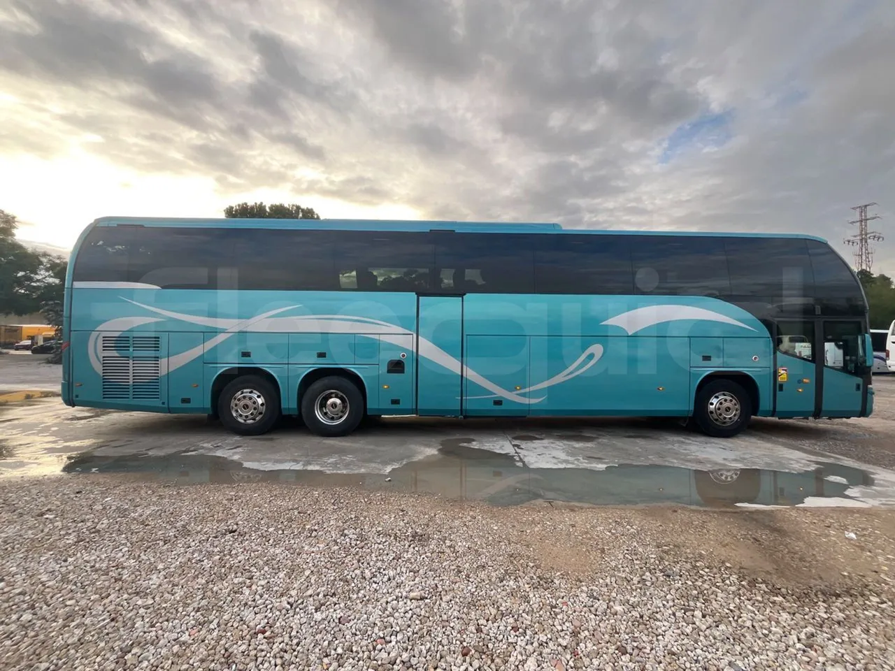 Beulas Man Glory B3RJ - Euro6 - 338kW - 14.600mt - right side doors closed