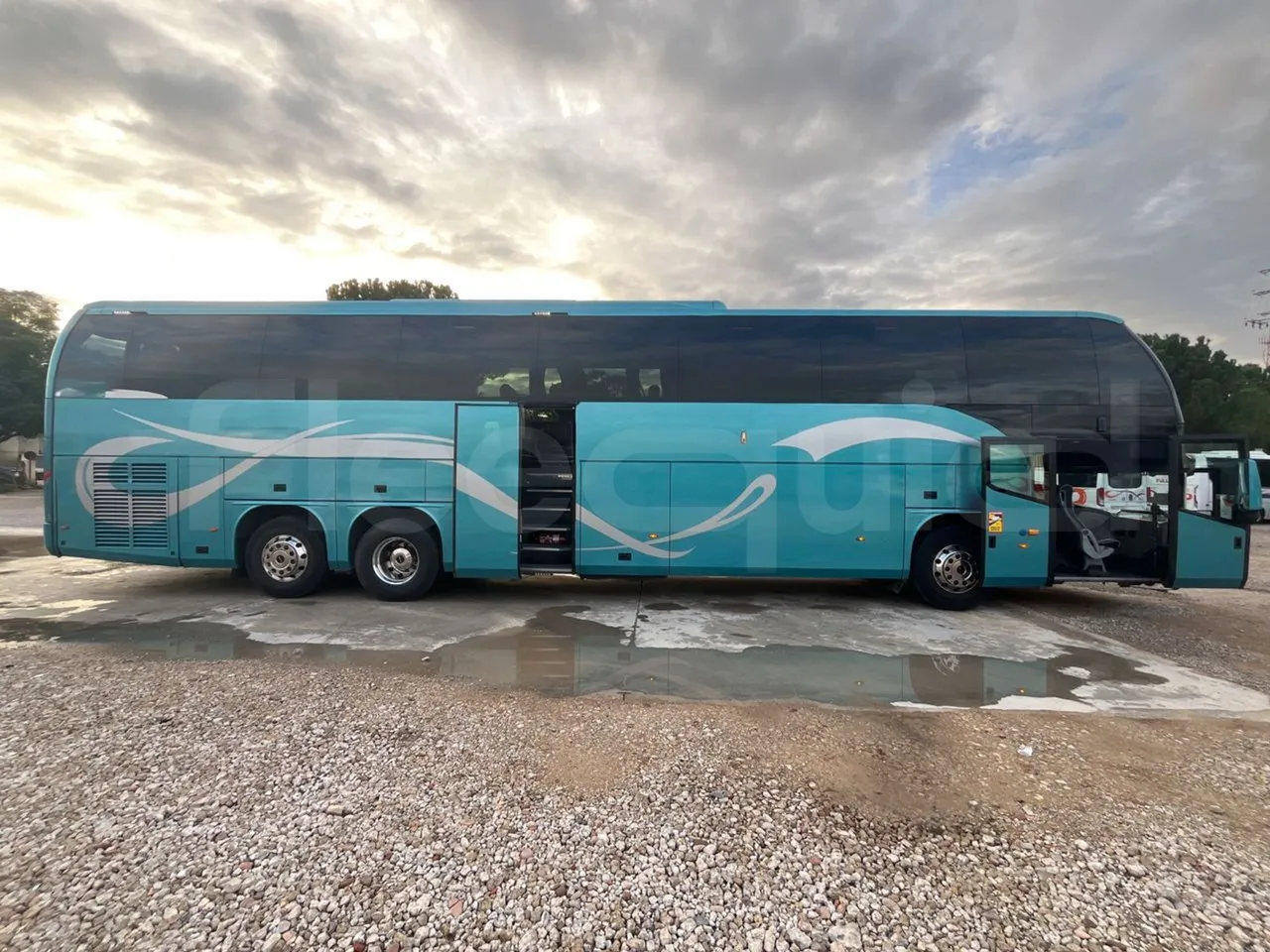 Beulas Man Glory B3RJ - Euro6 - 338kW - 14.600mt - right side doors open