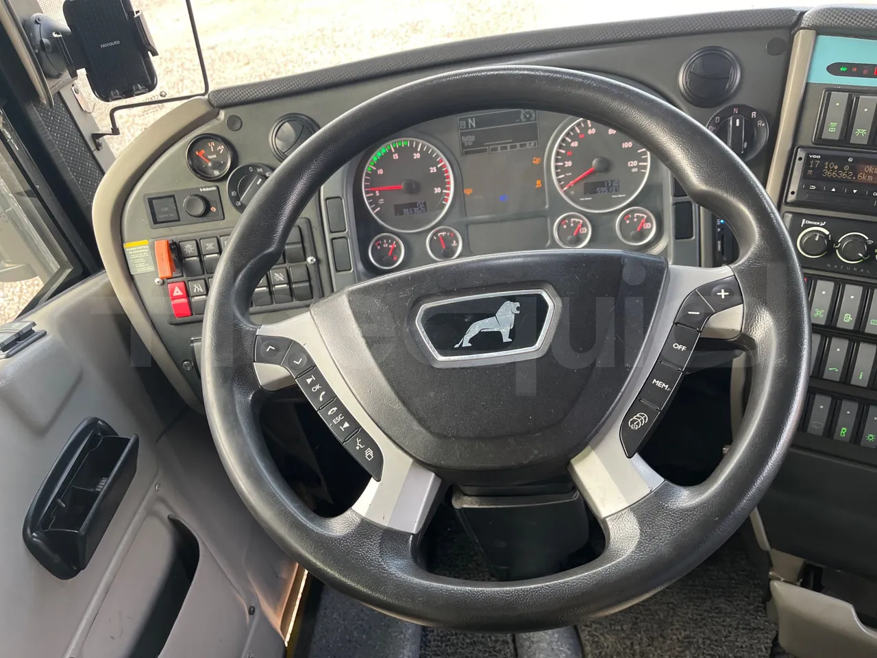 Beulas Man Glory B3RJ - Euro6 - 338kW - 14.600mt - steering wheel photo
