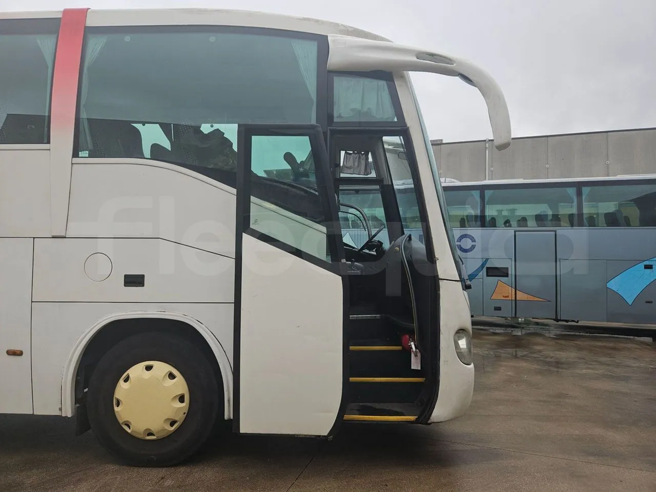 Scania Irizar K124EB-6X2/ Euro 3 - 309 Kw - 12.85 Mt - front door 1 open