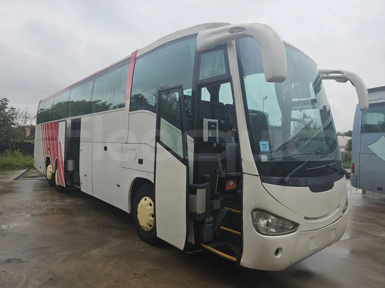 Scania Irizar K124EB-6X2/ Euro 3 - 309 Kw - 12.85 Mt - 3/4 right front doors open