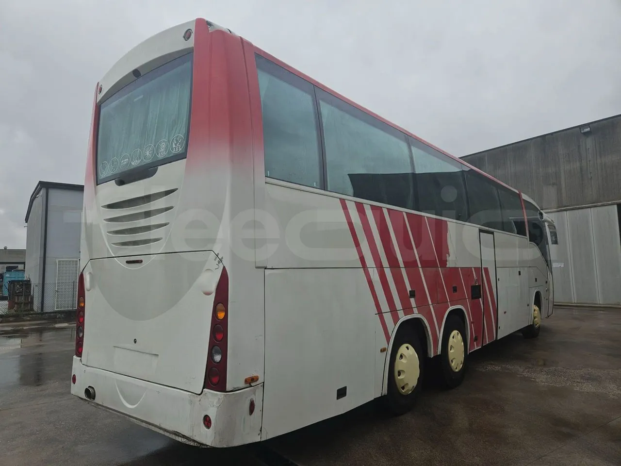 Scania Irizar K124EB-6X2/ Euro 3 - 309 Kw - 12.85 Mt - 3/4 right rear doors closed