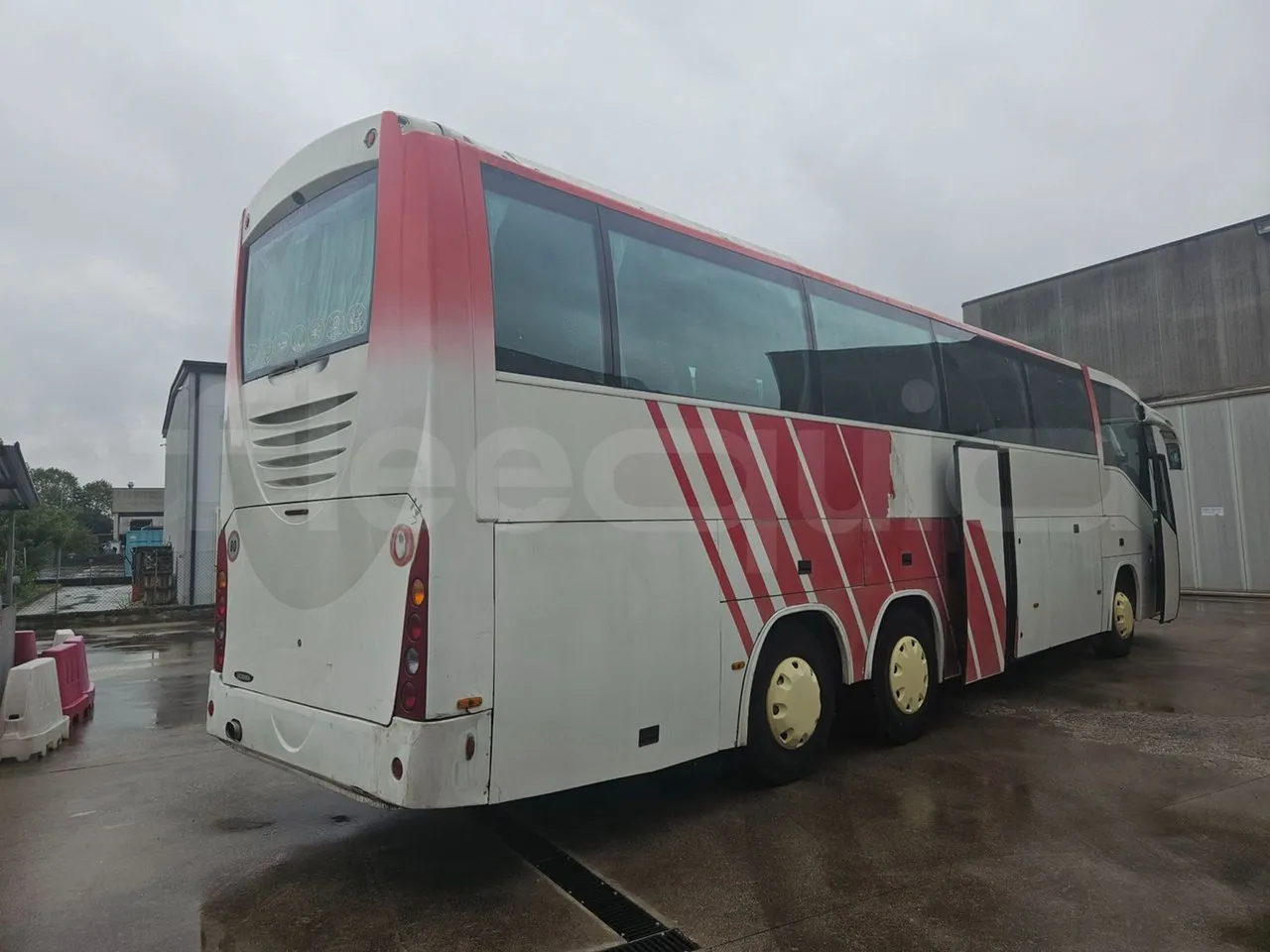 Scania Irizar K124EB-6X2/ Euro 3 - 309 Kw - 12.85 Mt - 3/4 right rear doors open