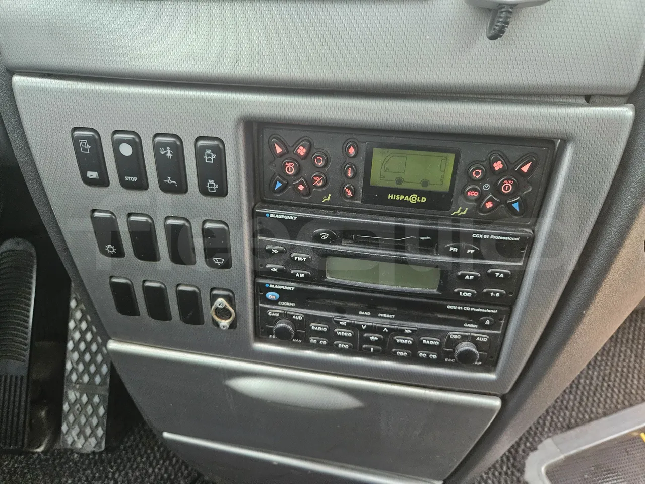 Scania Irizar K124EB-6X2/ Euro 3 - 309 Kw - 12.85 Mt - radio accessories photo