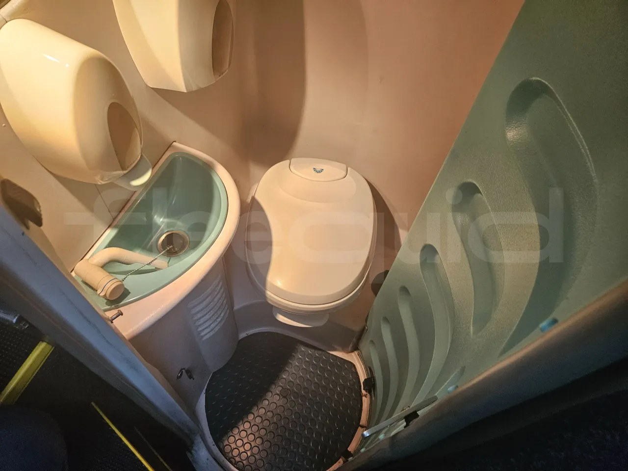 Scania Irizar K124EB-6X2/ Euro 3 - 309 Kw - 12.85 Mt - toilette accessories photo