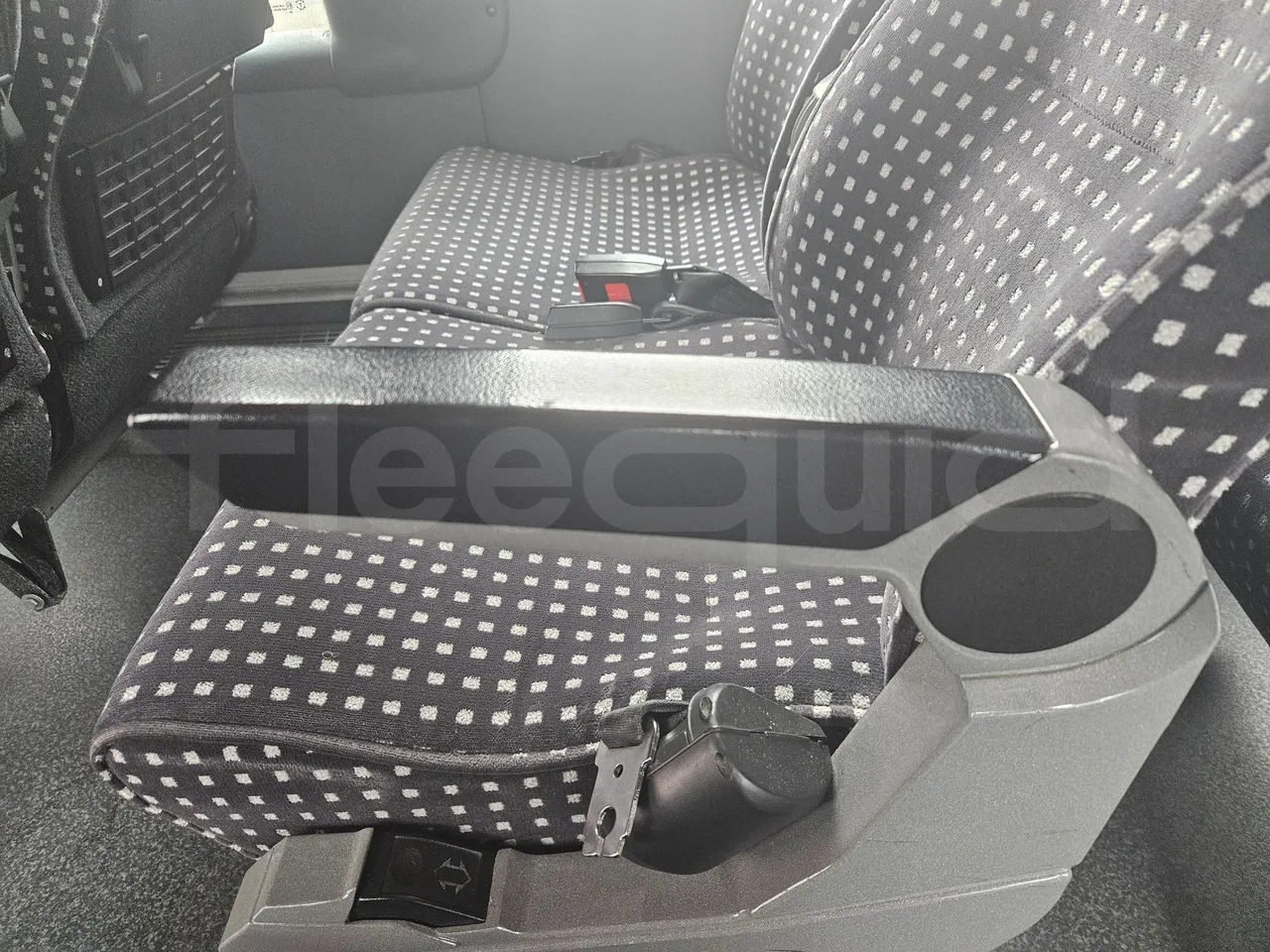 Scania Irizar K124EB-6X2/ Euro 3 - 309 Kw - 12.85 Mt - armrest detail photo