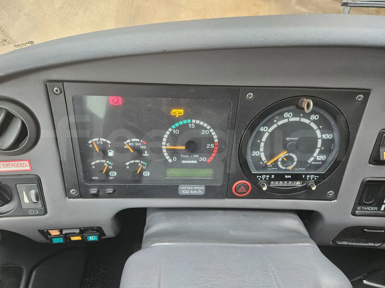 Scania Irizar K124EB-6X2/ Euro 3 - 309 Kw - 12.85 Mt - dashboard lights on