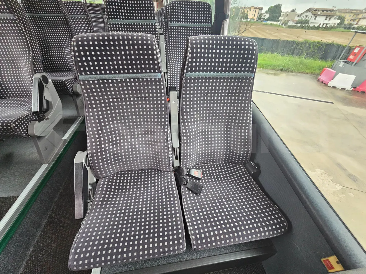 Scania Irizar K124EB-6X2/ Euro 3 - 309 Kw - 12.85 Mt - single seat detail
