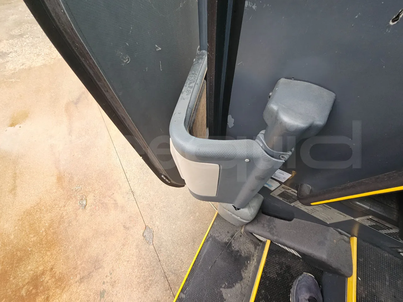 Scania Irizar K124EB-6X2/ Euro 3 - 309 Kw - 12.85 Mt - door mechanism photo
