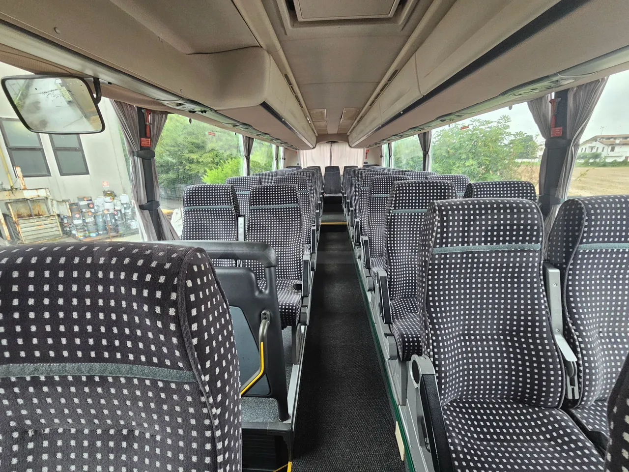 Scania Irizar K124EB-6X2/ Euro 3 - 309 Kw - 12.85 Mt - reverse view middle aisle