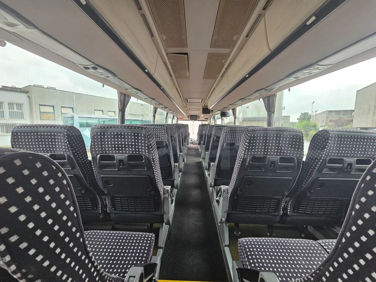 Scania Irizar K124EB-6X2/ Euro 3 - 309 Kw - 12.85 Mt - forward view all seats last row height
