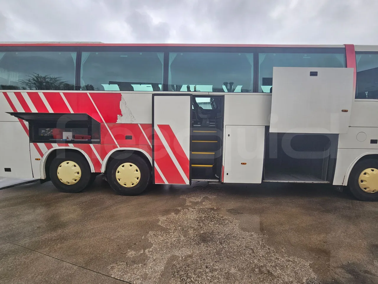 Scania Irizar K124EB-6X2/ Euro 3 - 309 Kw - 12.85 Mt - luggage rack photo