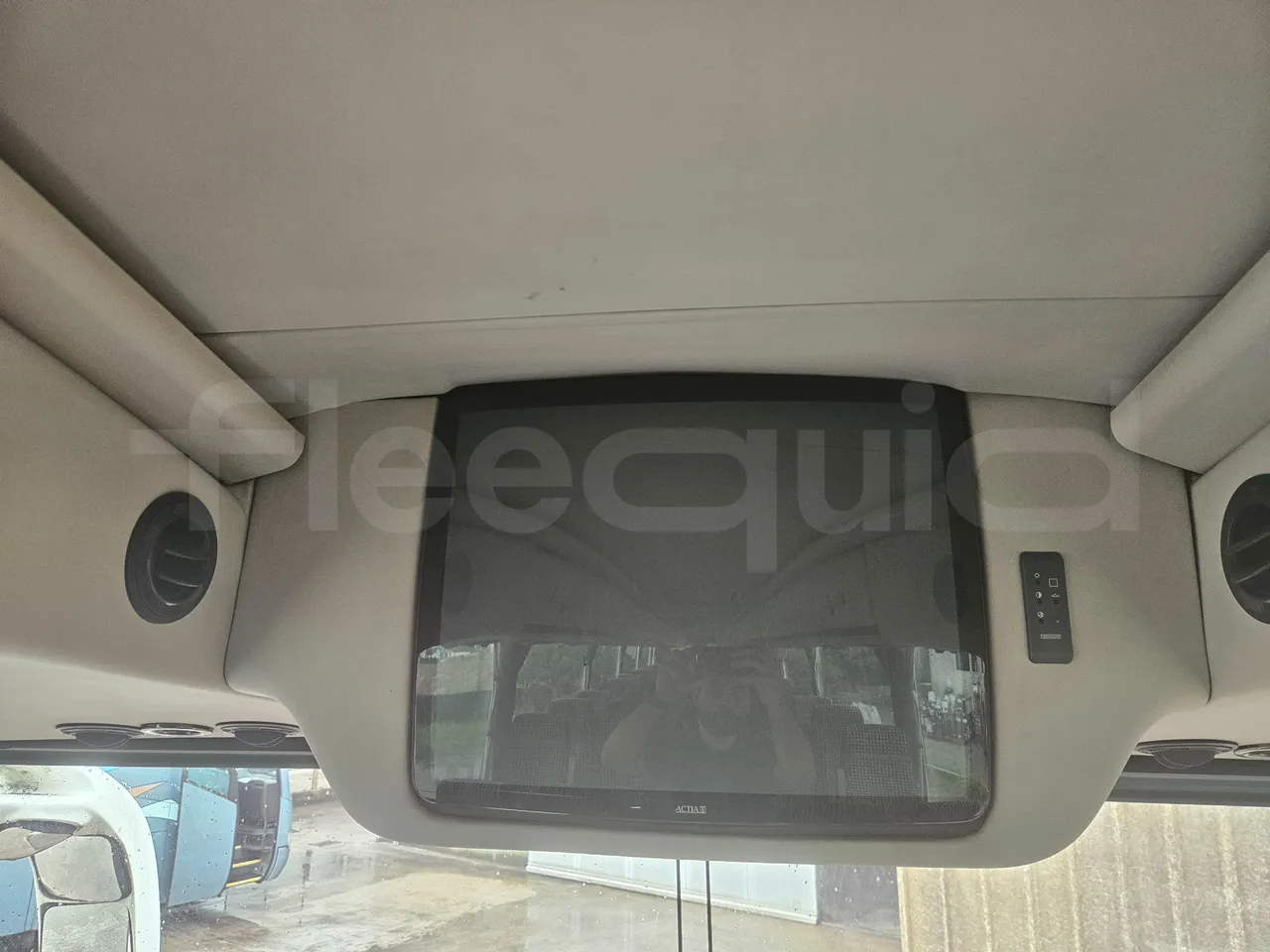 Scania Irizar K124EB-6X2/ Euro 3 - 309 Kw - 12.85 Mt - monitor detail photo