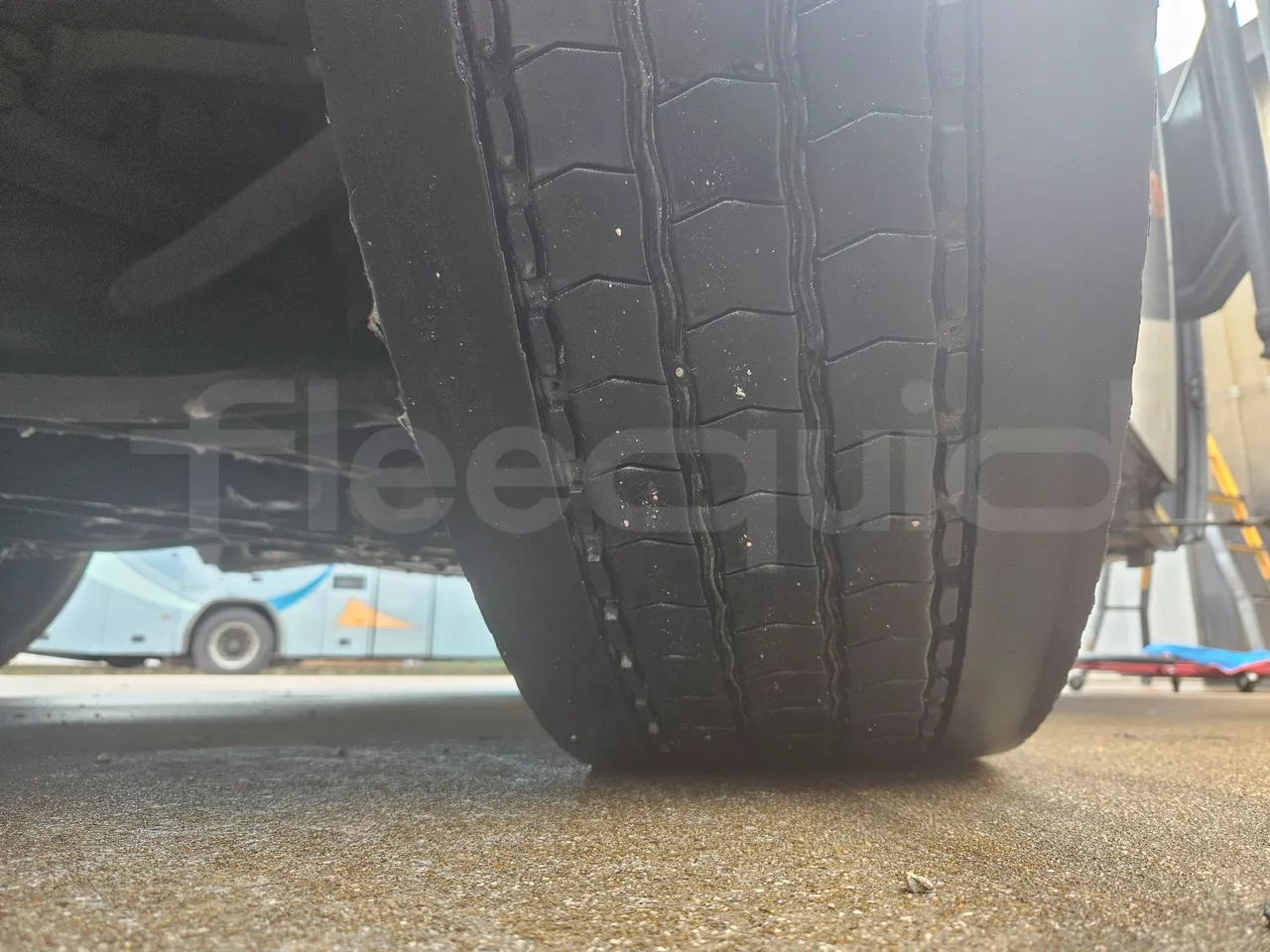 Scania Irizar K124EB-6X2/ Euro 3 - 309 Kw - 12.85 Mt - tread condition front tires right