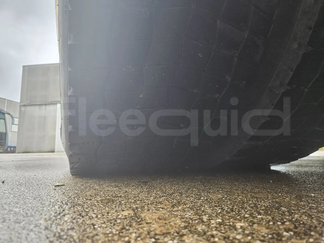 Scania Irizar K124EB-6X2/ Euro 3 - 309 Kw - 12.85 Mt - tread condition second axle tires left