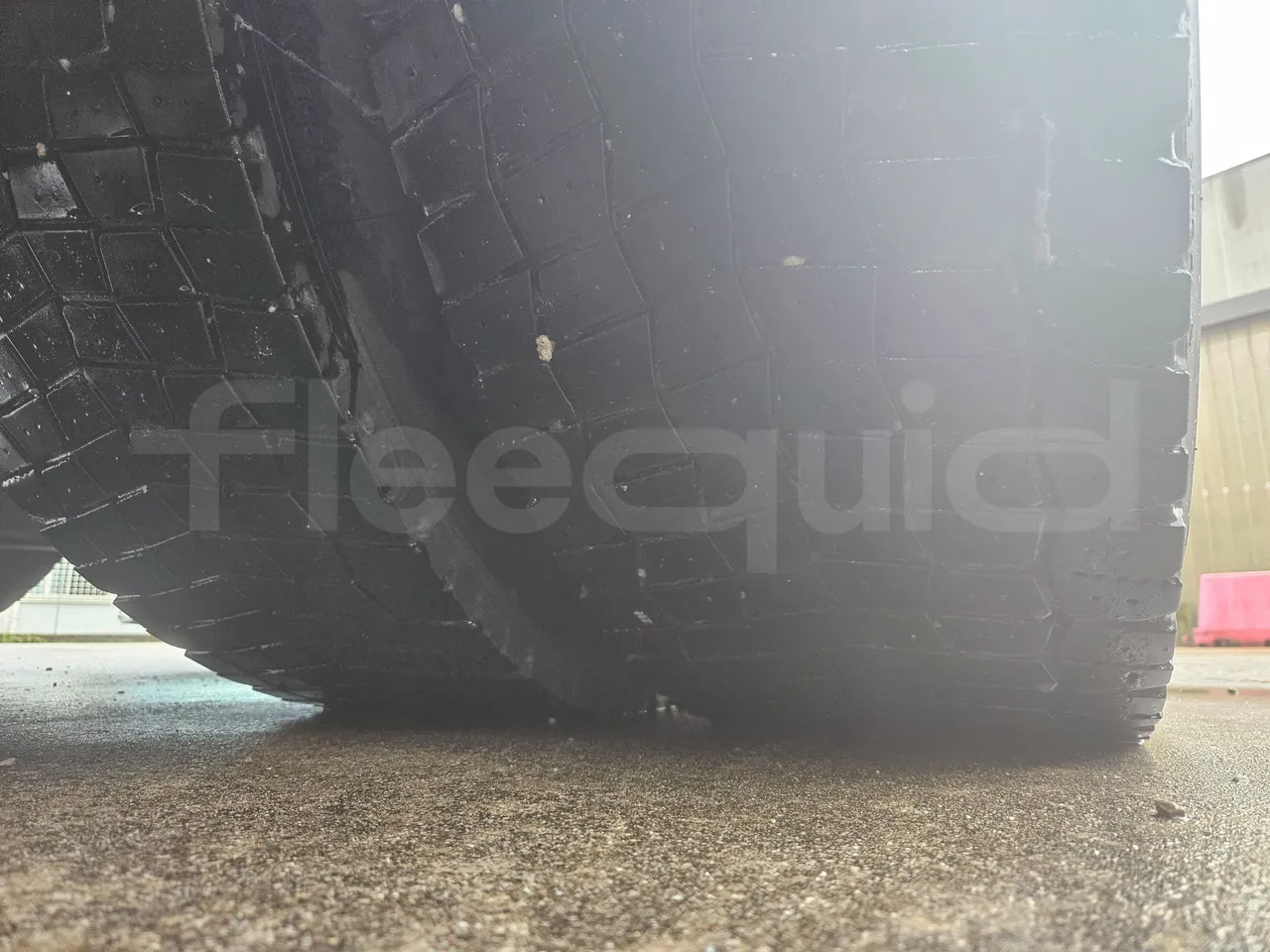 Scania Irizar K124EB-6X2/ Euro 3 - 309 Kw - 12.85 Mt - tread condition second axle tires right