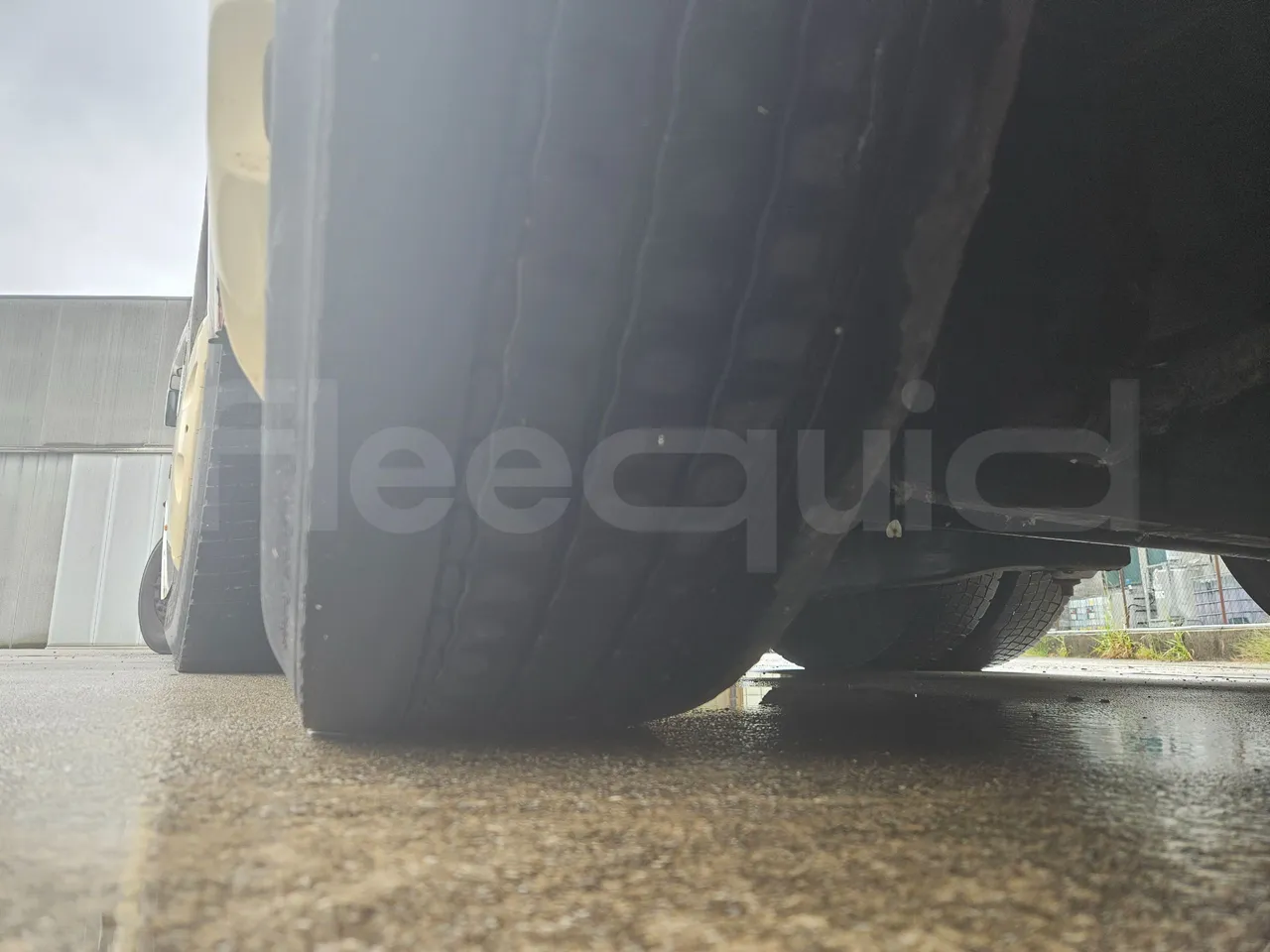 Scania Irizar K124EB-6X2/ Euro 3 - 309 Kw - 12.85 Mt - tread condition third axle tires left