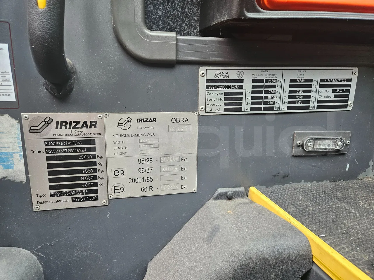 Scania Irizar K124EB-6X2/ Euro 3 - 309 Kw - 12.85 Mt - vehicle plate photo