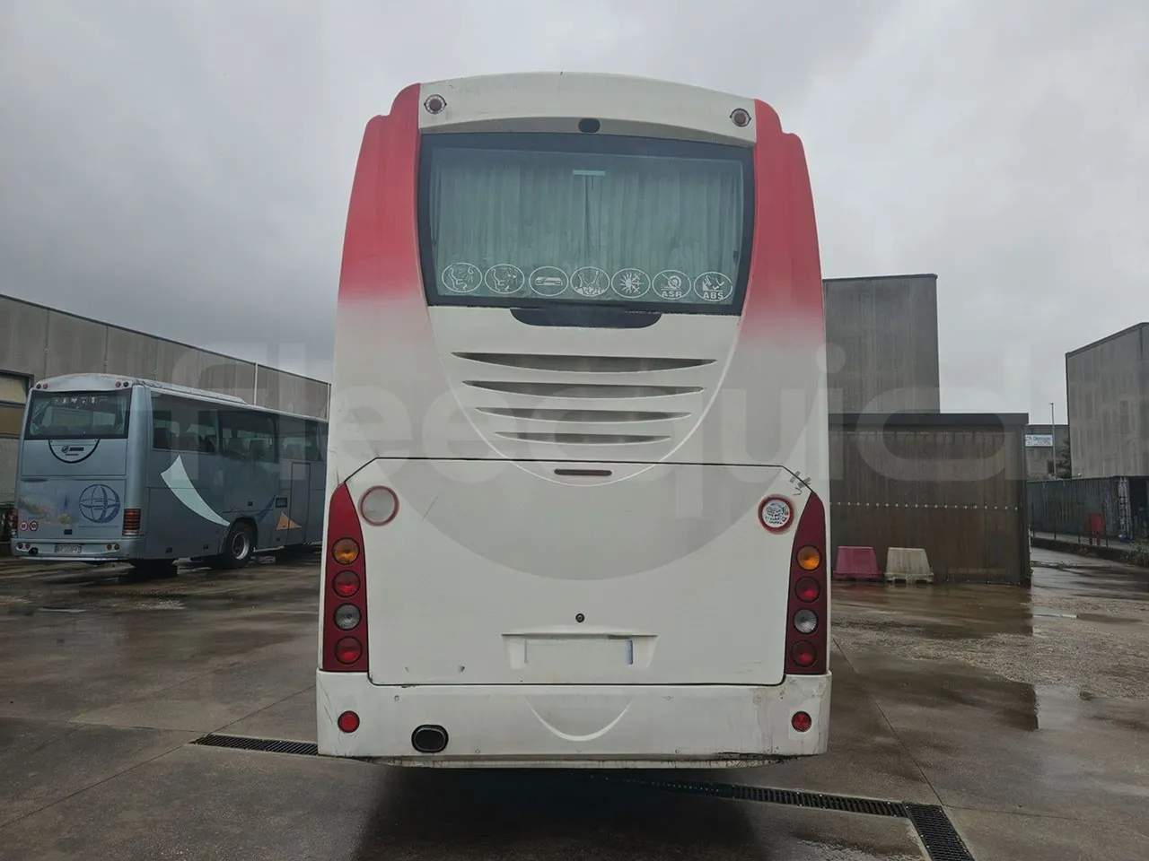Scania Irizar K124EB-6X2/ Euro 3 - 309 Kw - 12.85 Mt - rear hatch closed