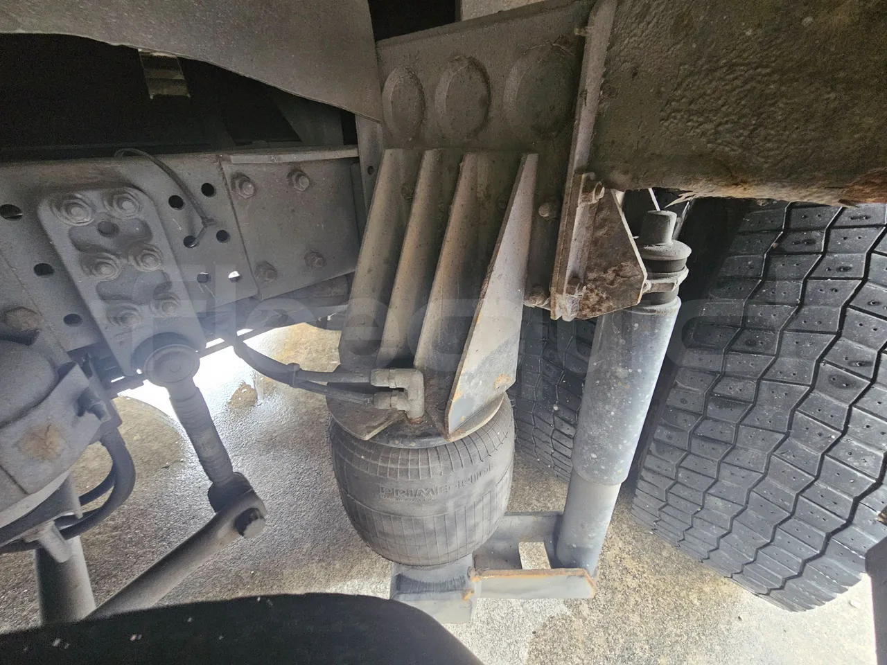 Scania Irizar K124EB-6X2/ Euro 3 - 309 Kw - 12.85 Mt - axel 3 shock absorbers 1 right