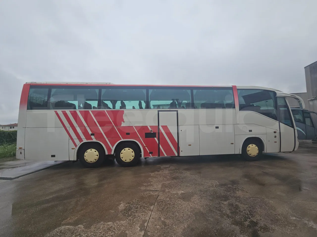 Scania Irizar K124EB-6X2/ Euro 3 - 309 Kw - 12.85 Mt - right side doors closed