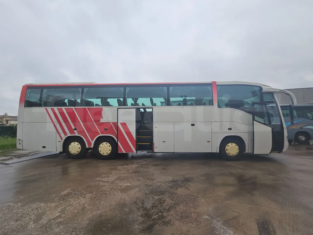 Scania Irizar K124EB-6X2/ Euro 3 - 309 Kw - 12.85 Mt - right side doors open