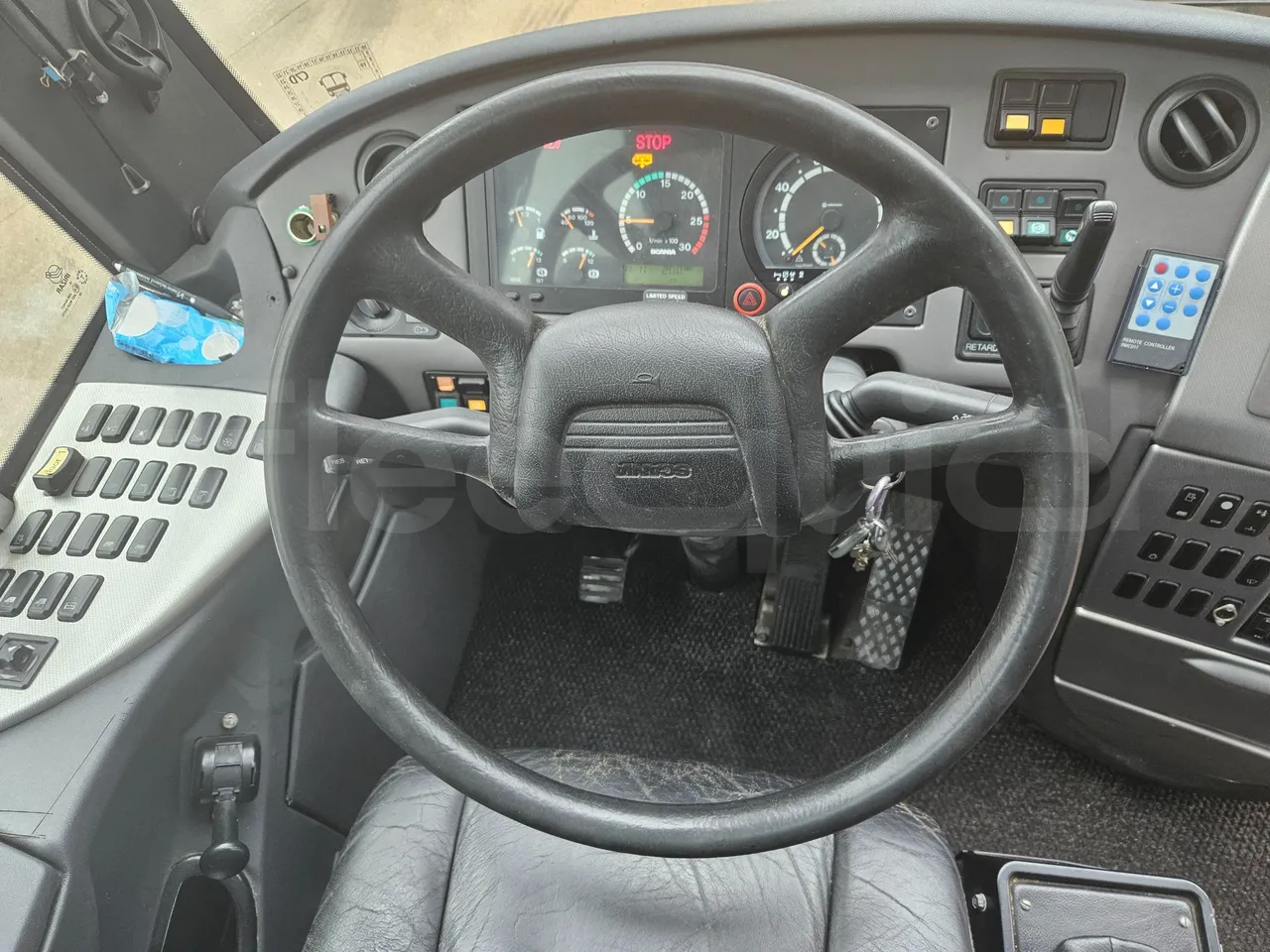 Scania Irizar K124EB-6X2/ Euro 3 - 309 Kw - 12.85 Mt - steering wheel photo