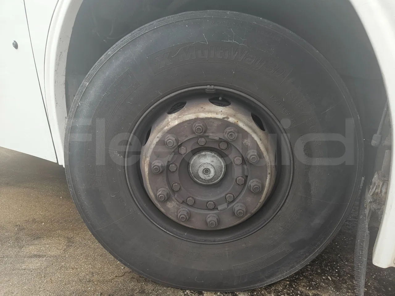 Scania Irizar K124EB-6X2/ Euro 3 - 309 Kw - 12.85 Mt - front left tire measurements