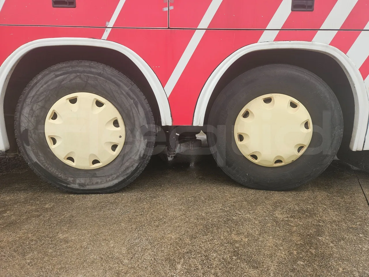 Scania Irizar K124EB-6X2/ Euro 3 - 309 Kw - 12.85 Mt - rear left tire photo