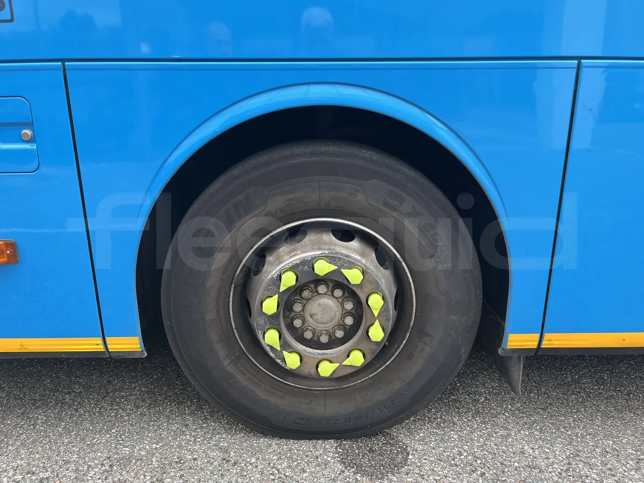 Mercedes-Benz Integro - First Axle Left Side: Complete Tyre