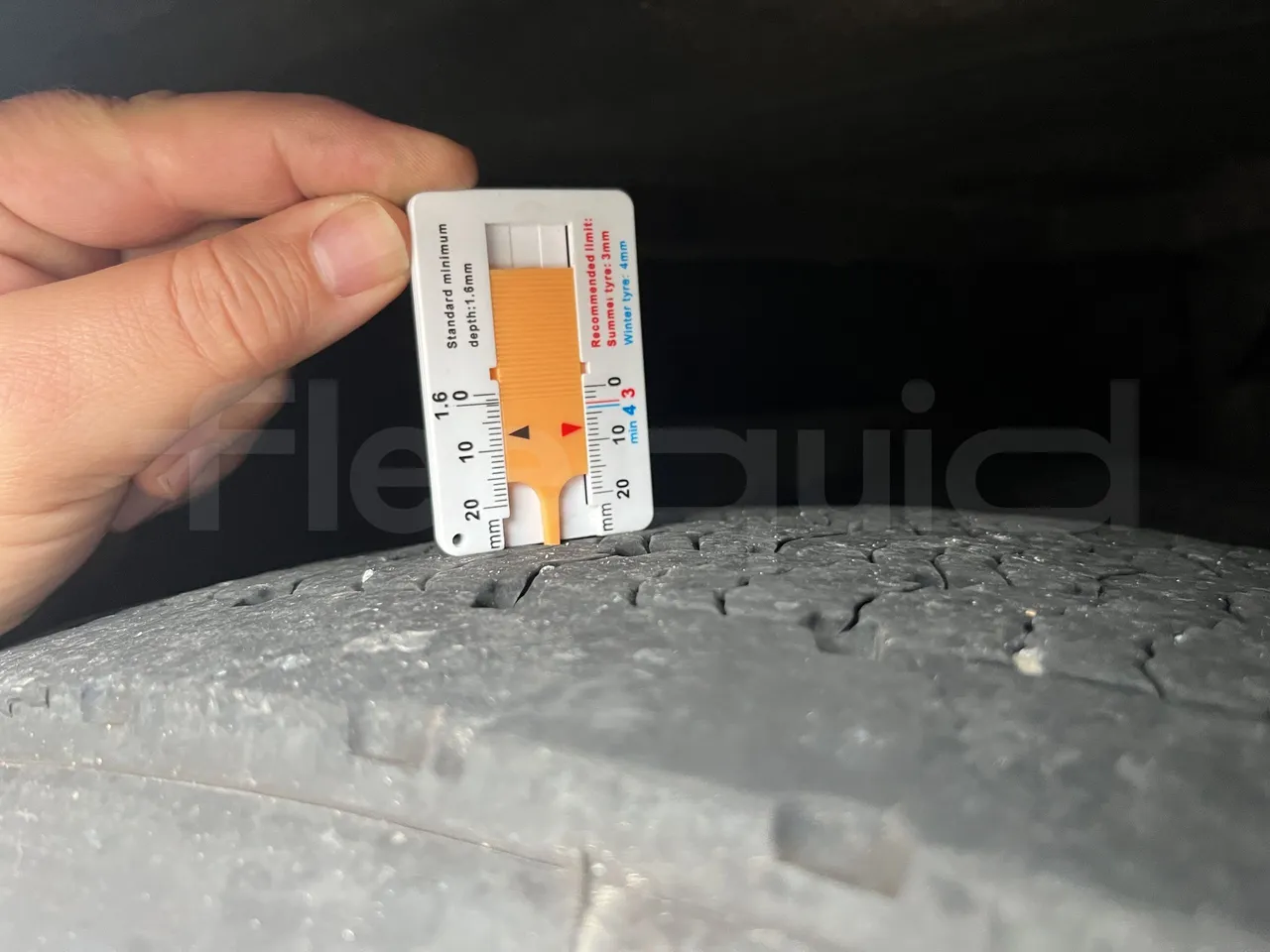 Mercedes-Benz Integro - Second Axle Left Side: Tyre Thickness