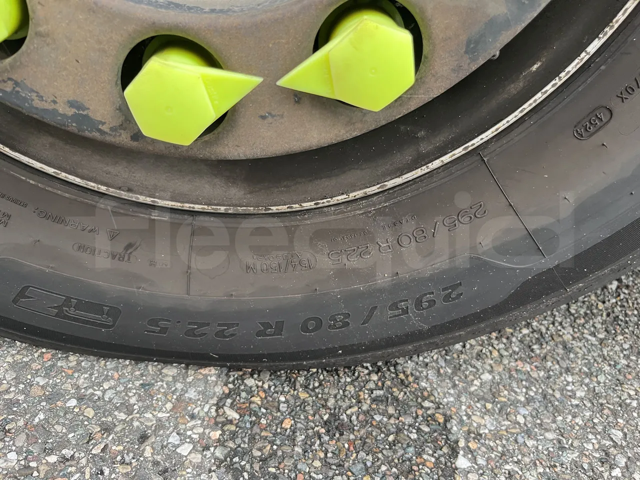 Mercedes-Benz Integro - First Axle Left Side: Tyre Size