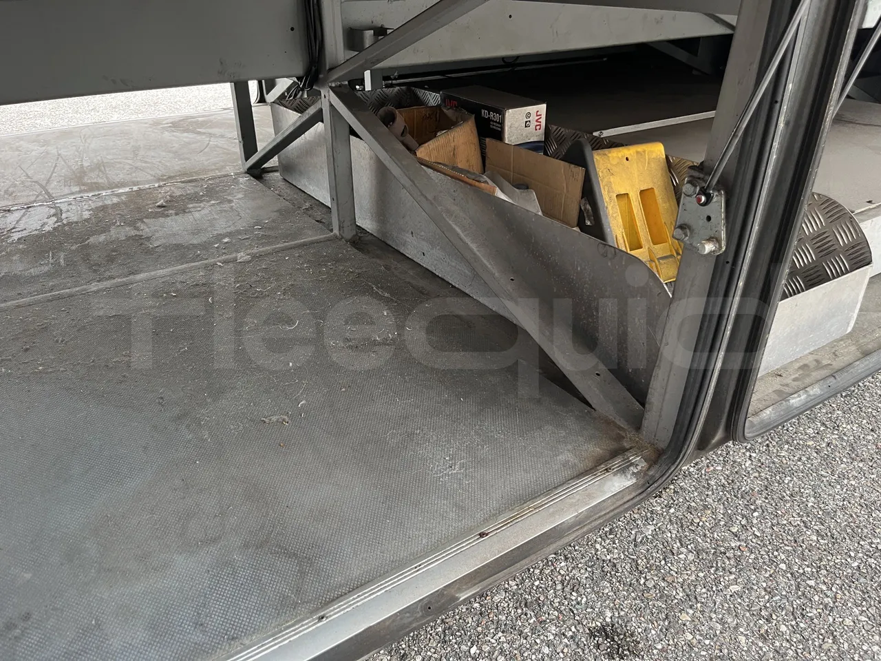 Mercedes-Benz Integro - Luggage Under Carpet Photo