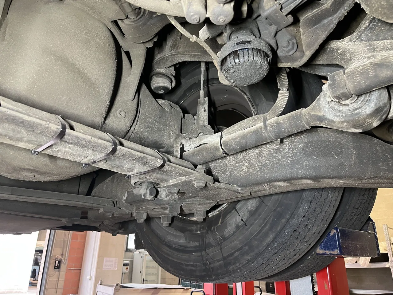Mercedes-Benz Integro - Second Axle Left Side
