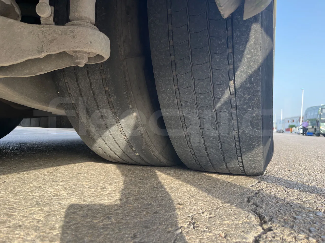 Irisbus Arway 160/01 - EUR5 - 243kW - 12.756m - tread condition front tires left