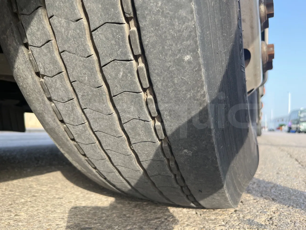 Irisbus Arway 160/01 - EUR5 - 243kW - 12.756m - tread condition front tires right