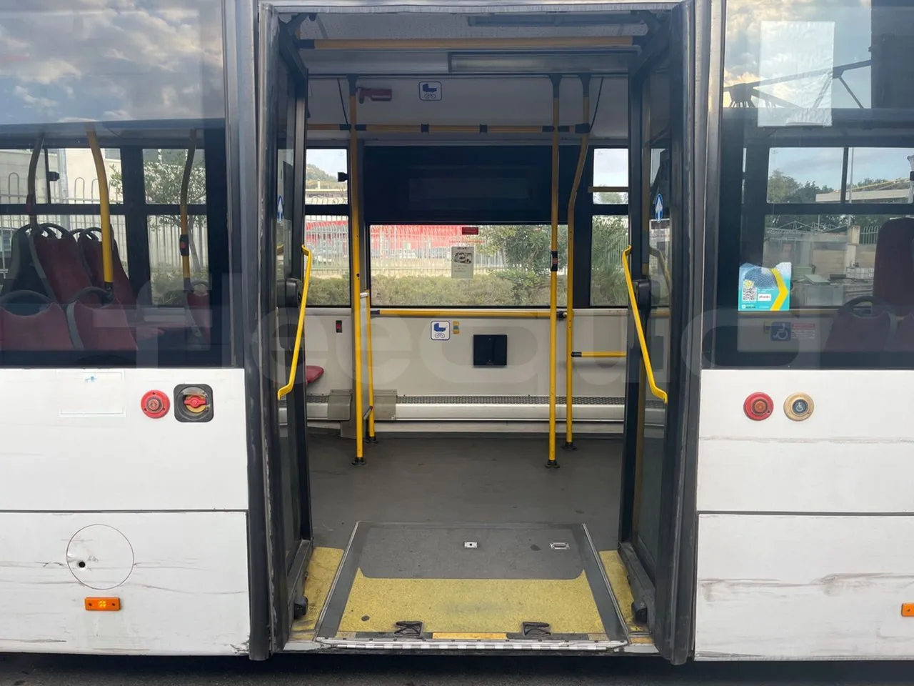 Solaris Urbino 12 - EUR5 - 188kW - 12m - front door 2 open