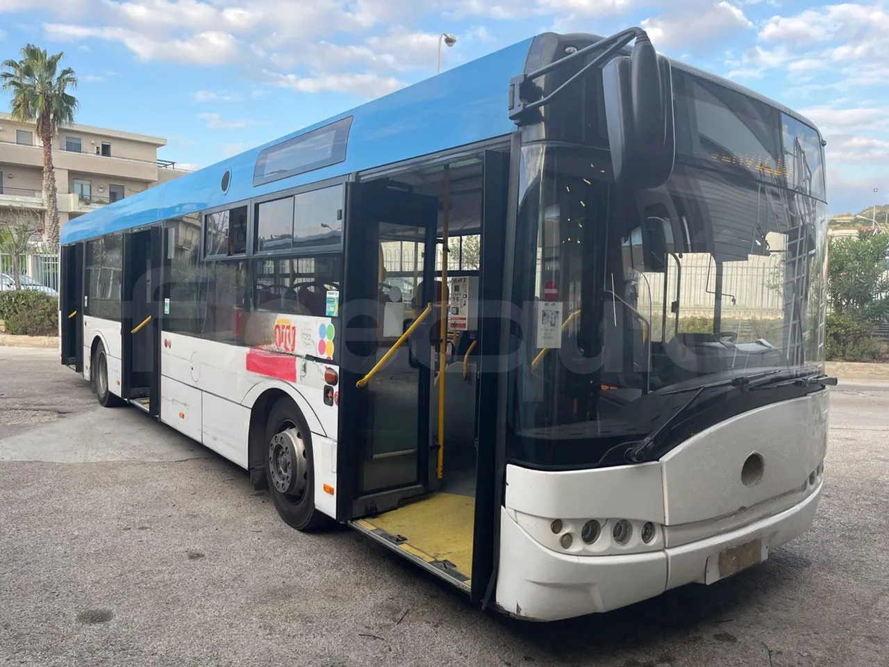 Solaris Urbino 12 - EUR5 - 188kW - 12m - 3/4 right front doors open