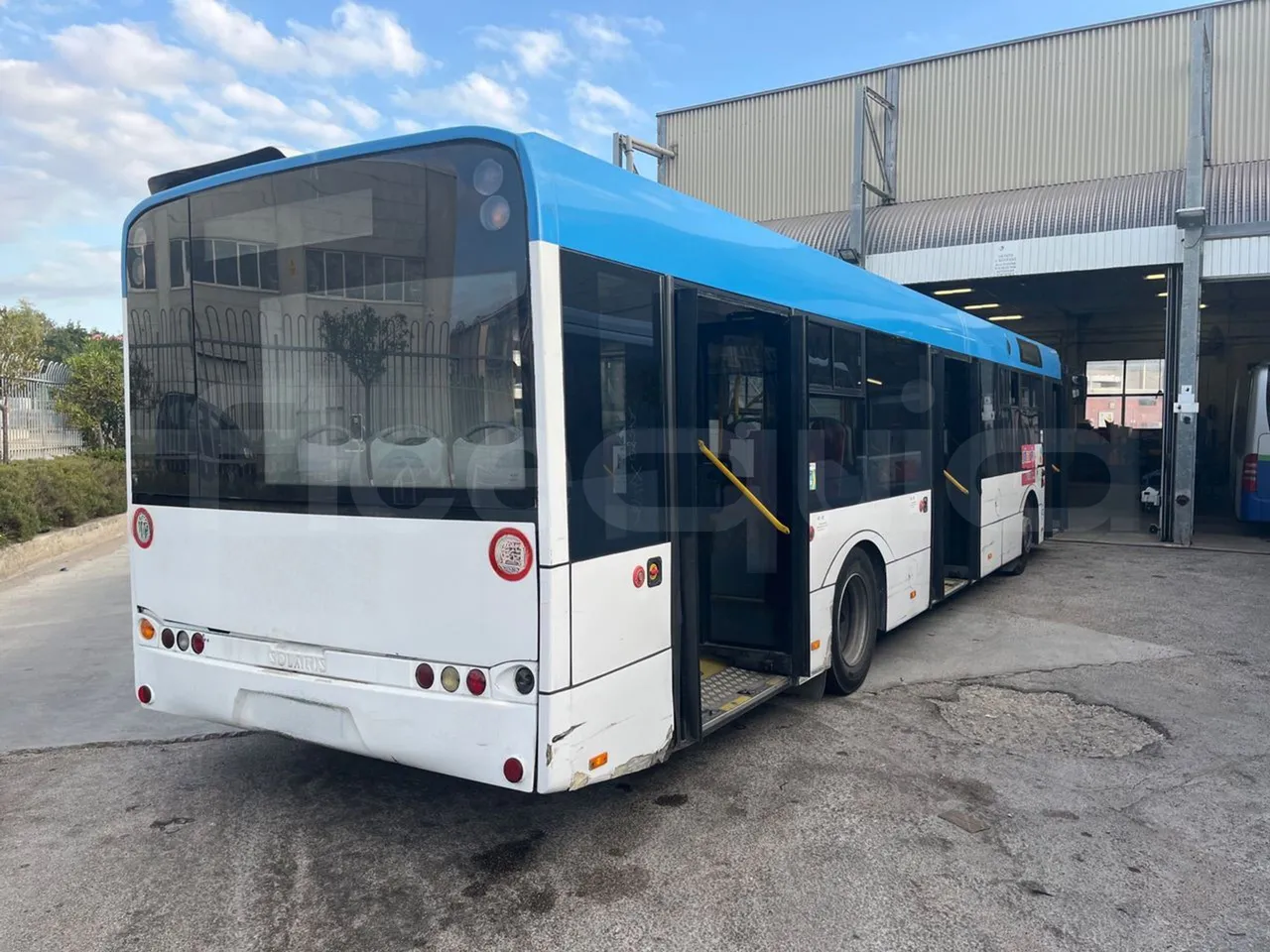 Solaris Urbino 12 - EUR5 - 188kW - 12m - 3/4 right rear doors open