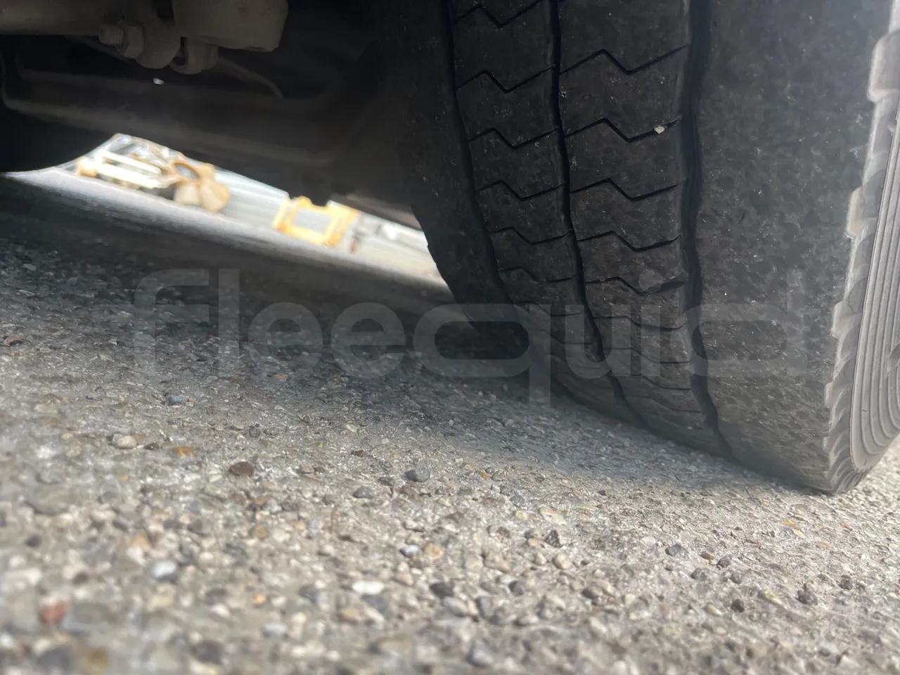 Solaris Urbino 12 - EUR5 - 188kW - 12m - tread condition front tires right
