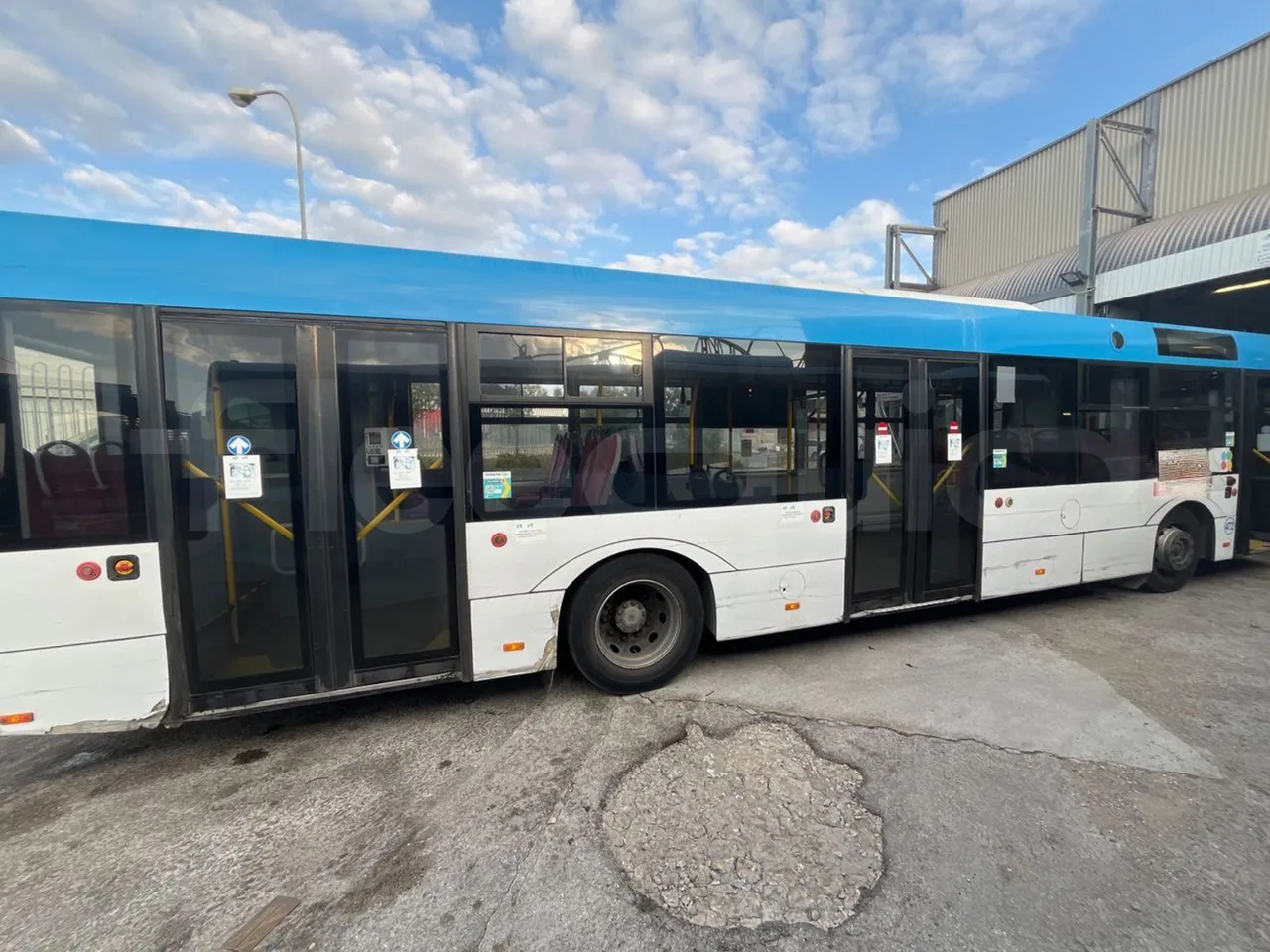 Solaris Urbino 12 - EUR5 - 188kW - 12m - right side doors closed