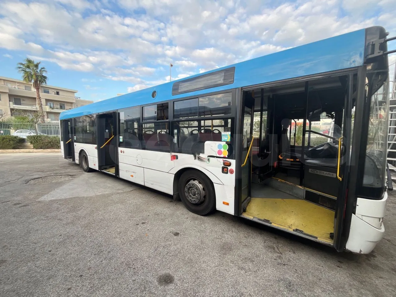 Solaris Urbino 12 - EUR5 - 188kW - 12m - right side doors open