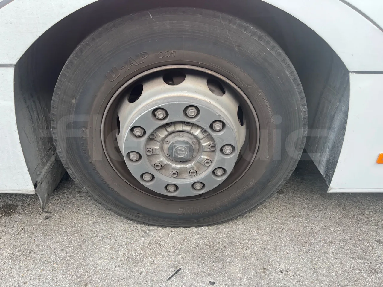 Solaris Urbino 12 - EUR5 - 188kW - 12m - front left tire measurements